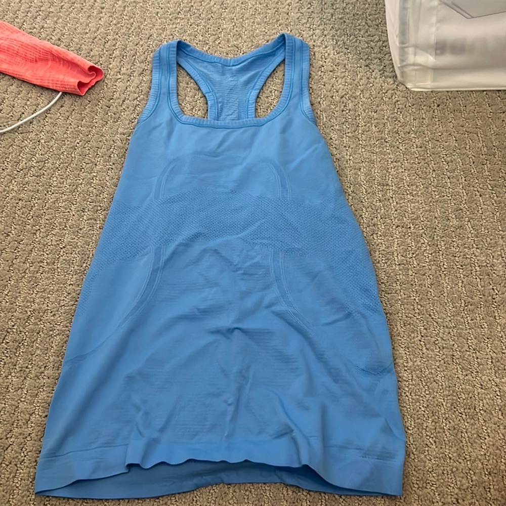 Size 4 AMAZING blue lululemon tank. Love this top so much!!!